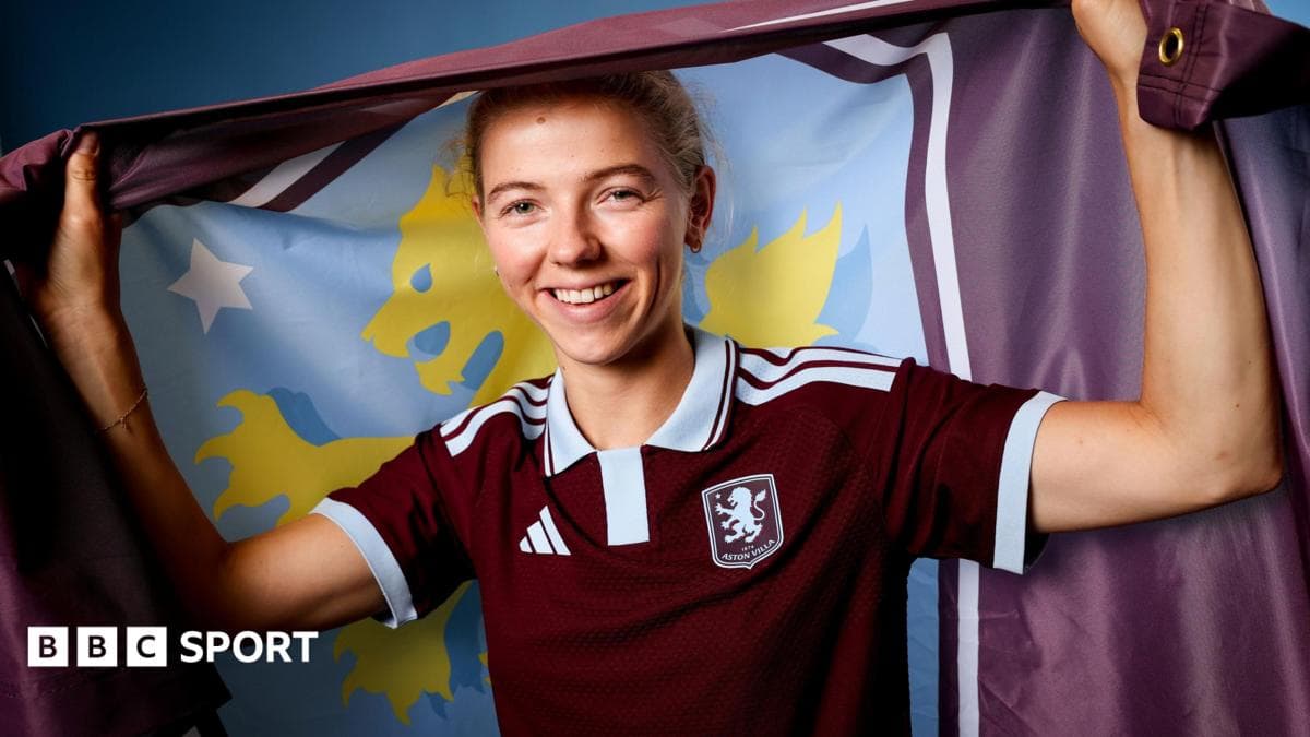 Justine Kielland posa con la camiseta del Aston Villa femenino