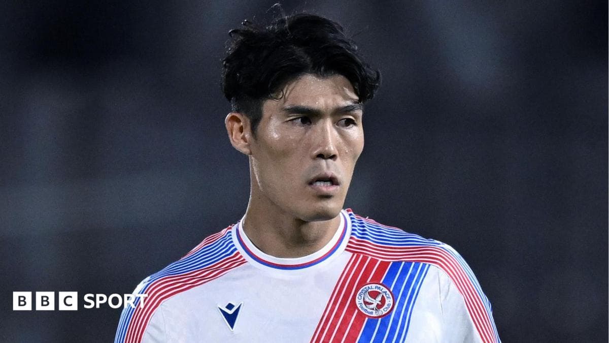 Takehiro Tomiyasu durante seu treino pelo Crystal Palace