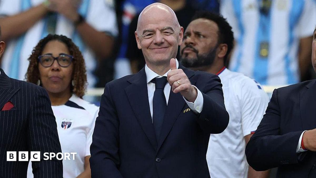 Gianni Infantino em reunião com executivos da Fifa