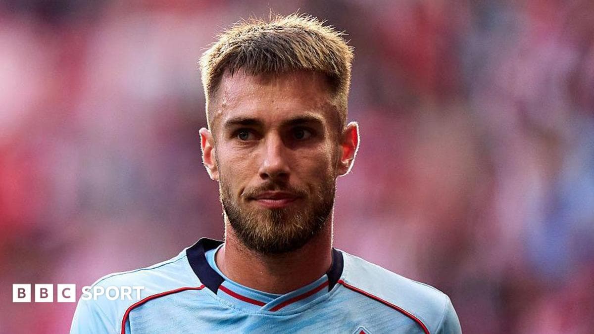 Óscar Mingueza em ação com a camisa do Crystal Palace recém-anunciado