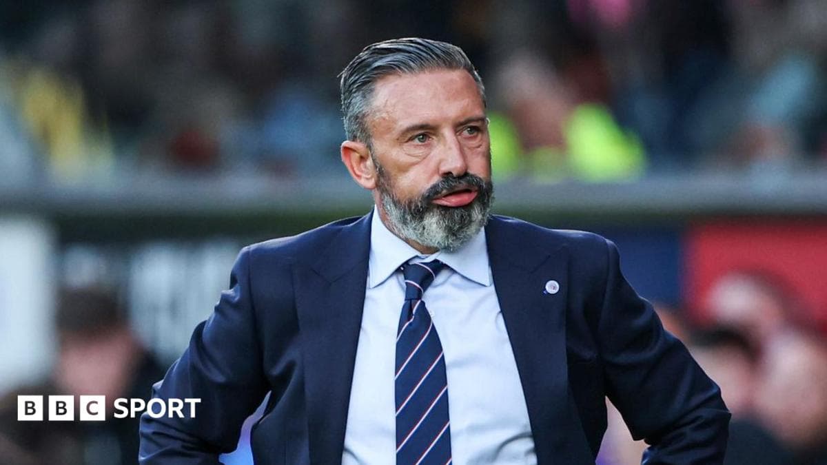 Derek McInnes coaching Rangers during a match against Dundee United in Scottish Premiership