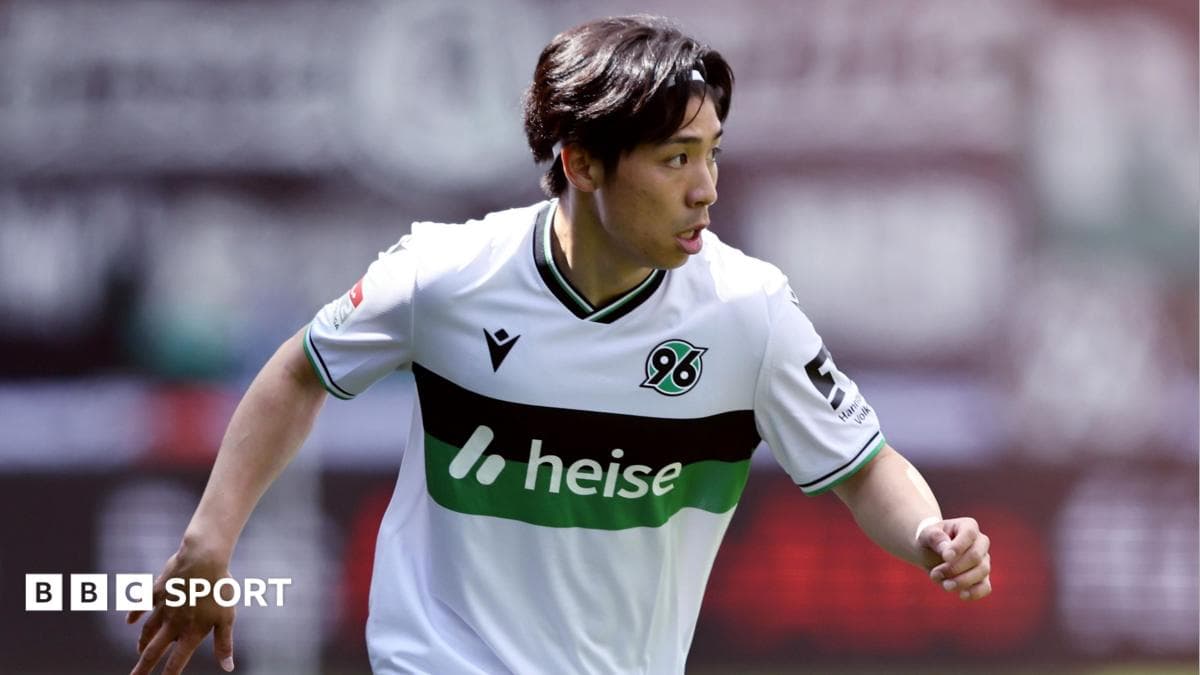 Daisuke Yokota celebra após marcar pelo Rangers na estreia